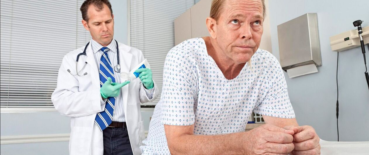Paziente con prostatite in un proctologo
